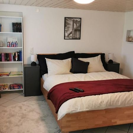Schones Kleines Studio Mit Sitzplatz, Mitten Im Prattigau Jenaz Eksteriør bilde