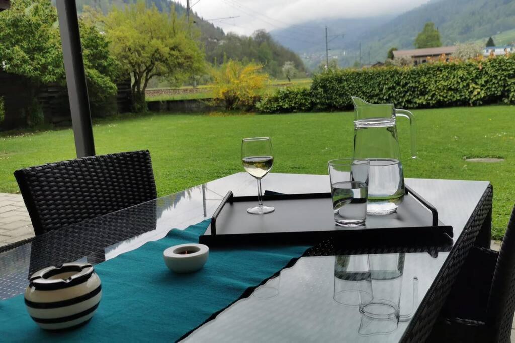 Schones Kleines Studio Mit Sitzplatz, Mitten Im Prattigau Jenaz Eksteriør bilde
