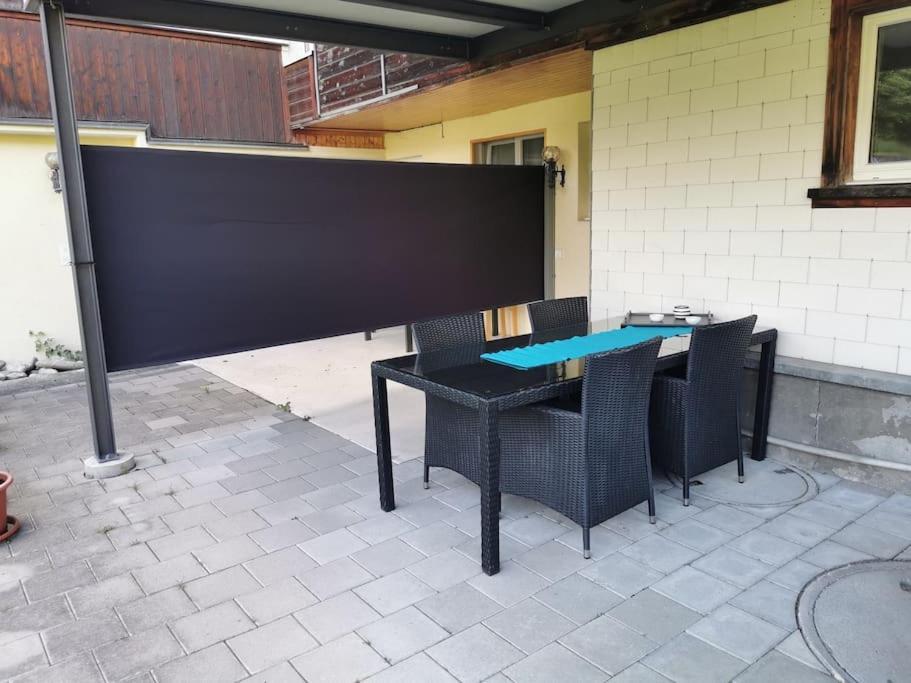 Schones Kleines Studio Mit Sitzplatz, Mitten Im Prattigau Jenaz Eksteriør bilde
