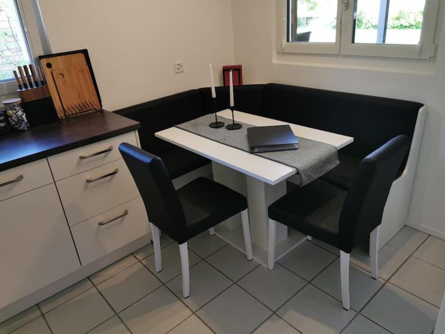 Schones Kleines Studio Mit Sitzplatz, Mitten Im Prattigau Jenaz Eksteriør bilde